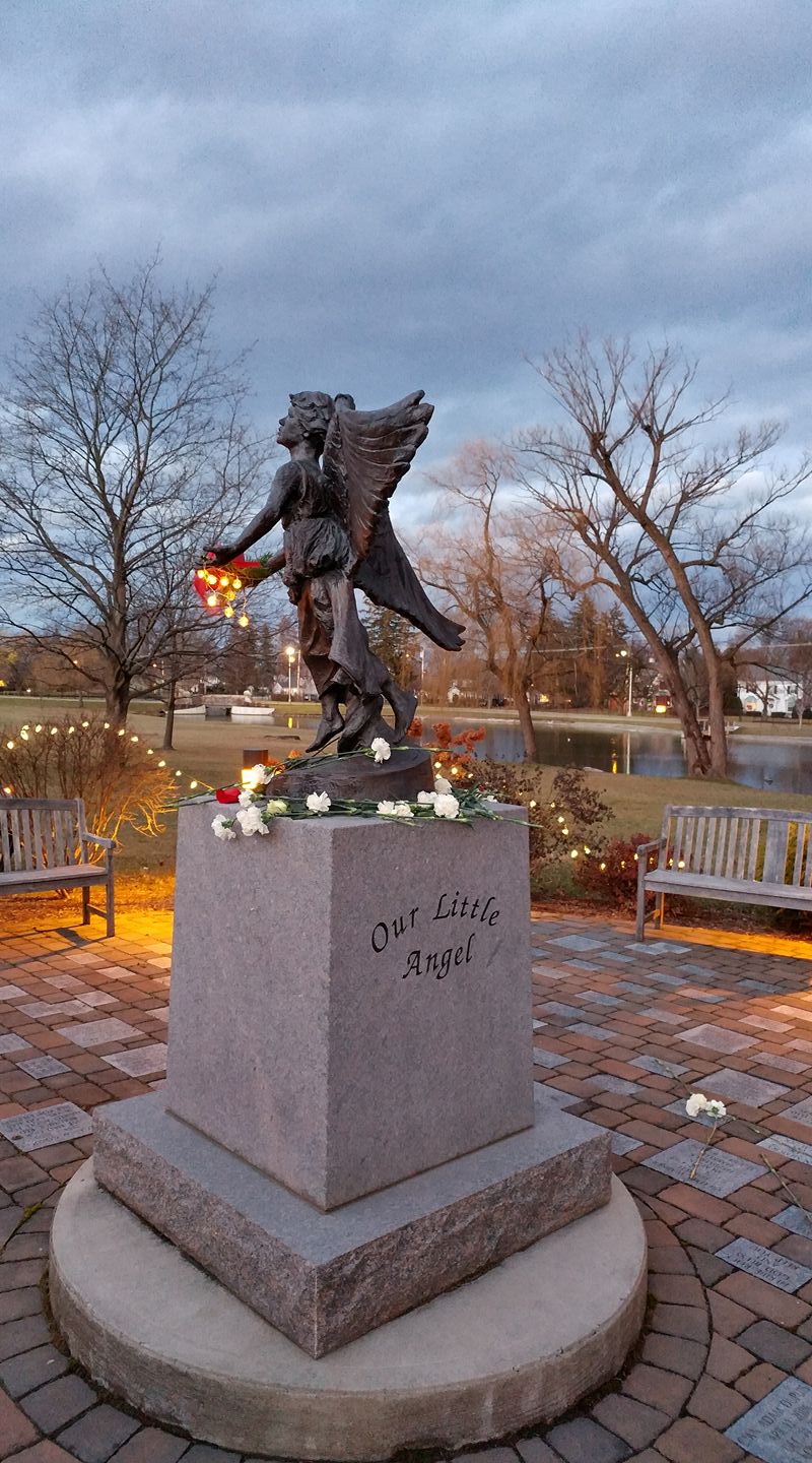 Photo of an angel statue.