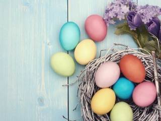 Painted easter eggs in a bird nest.