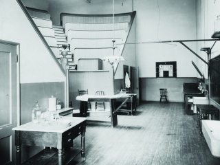Historical photo of surgical amphitheater at Mary Fletcher Hospital in Burlington, Vt.