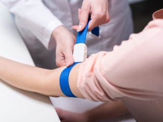 Doctor prepares patient for blood test.
