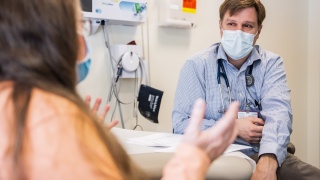 Cardiologist Gavin Noble, MD, meets with a patient.