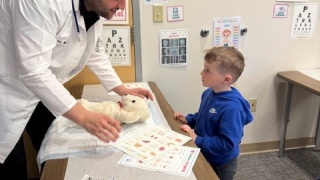 A doctor speaks to a pediatric patient.