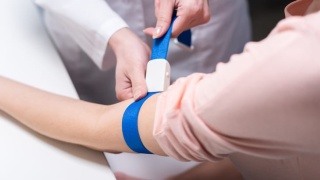 Doctor prepares patient for blood test.