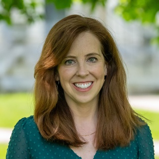 Portrait of Lindsay Budnik.