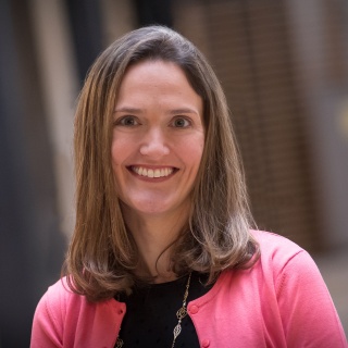 Portrait of Lindsay Longe.