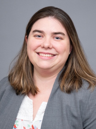 Headshot of Sarah Mutar, AGNP-C, an Adult-Gerontology Primary Care Nurse Practitioner-Certified.