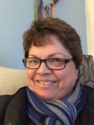 Kim Farnham head shot photo.