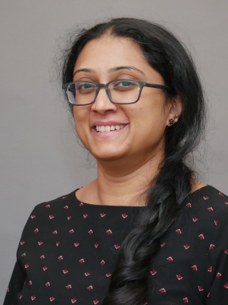 Headshot of Nina Narasimhadevara, MD, a Nephrologist.