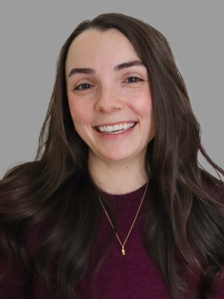 Headshot of Chloe Smith, LICSW.