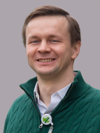 Headshot of Aleksandr Drozdov, MD.