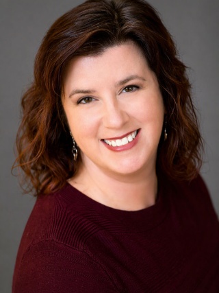 Headshot of Rosanne Murat-Moore