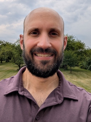 Headshot of Justin Deangelis