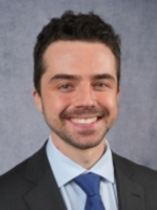 Headshot of Noah Schneegurt, MD